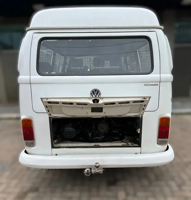 Carro Volkswagen Kombi 2005 Standard 1.6 (Álcool)
