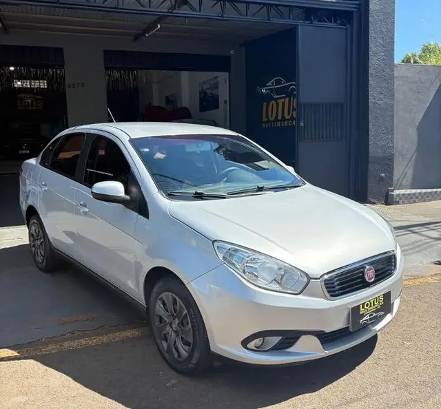 Carro Fiat Grand Siena 2018 Attractive 1.0 (Flex)