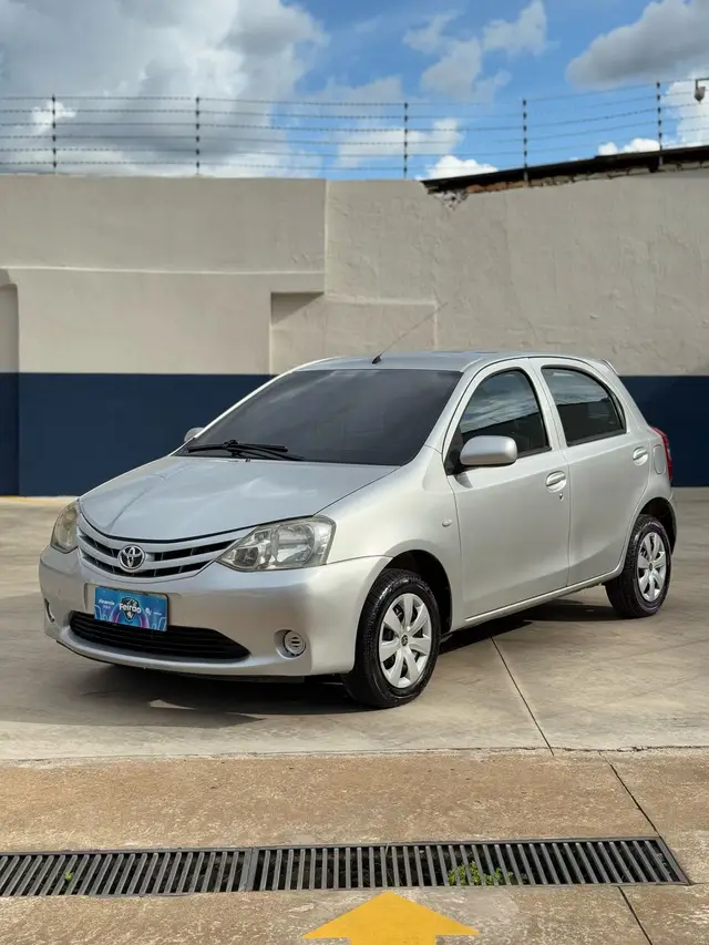 Carro Toyota Etios 2013 X 1.3 (Flex)