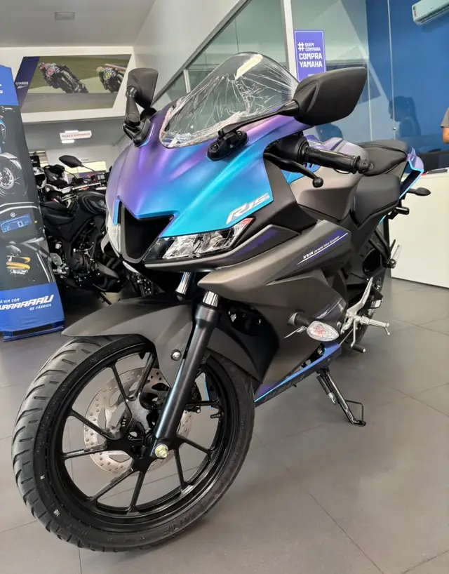 Moto Yamaha YZF R15 2025 ABS