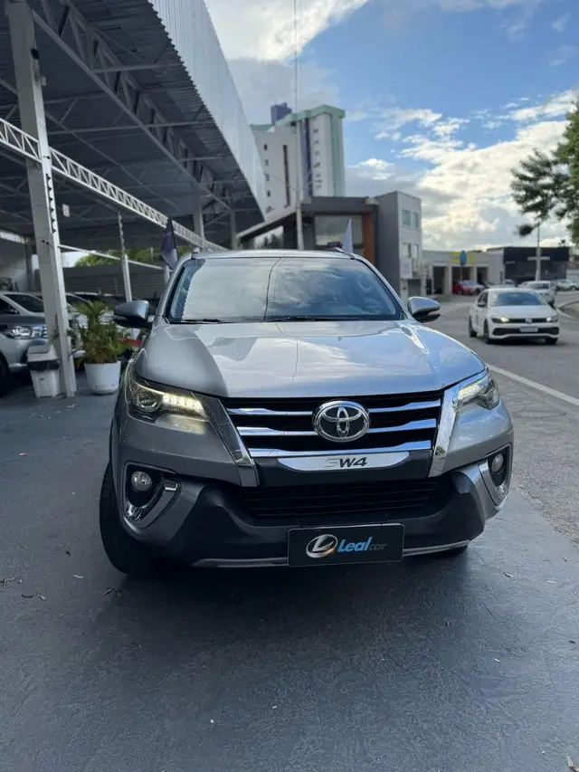 Carro Toyota SW4 2017 2.8 TDI SRX 7L 4x4 (Aut)