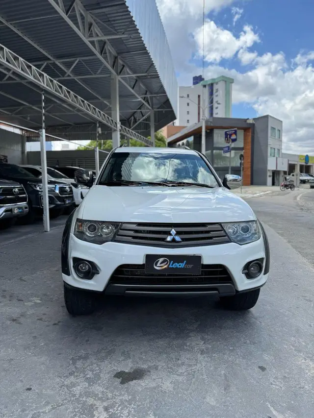 Carro Mitsubishi Pajero 2017 3.2 DI-D Outdoor 4WD (Aut)