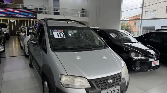 Carro Fiat Idea 2010 Adventure 1.8 Dualogic (Flex)