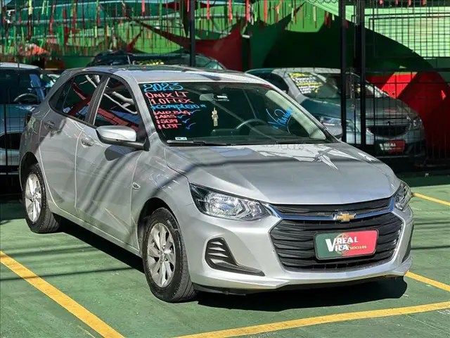 Carro Chevrolet Onix Plus 2023 LT 1.0
