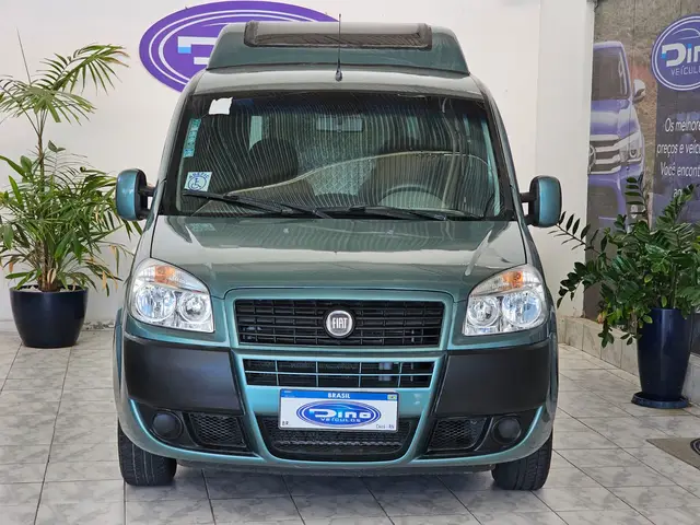 Carro Fiat Doblò 2011 HLX 1.8 16V (Flex)