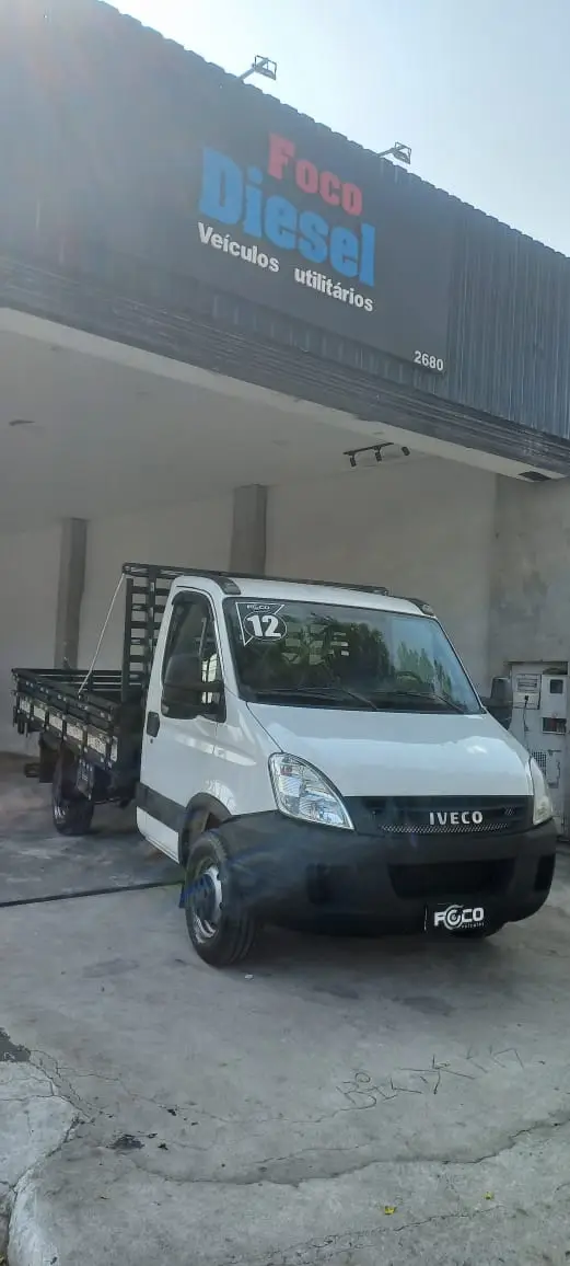 Carro Iveco Daily Chassi 2012 35S14 CS - 3750 Luxo
