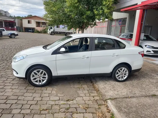 Carro Fiat Grand Siena 2017 Essence 1.6 16V (Flex)