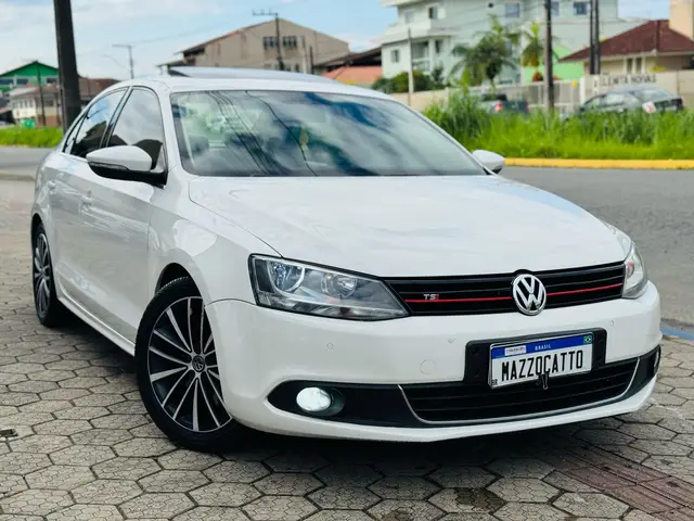 Carro Volkswagen Jetta 2013 2.0 TSI Highline DSG