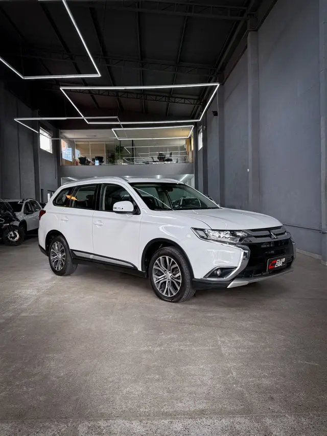 Carro Mitsubishi Outlander 2018 Comfort 2.0 16V (Aut)