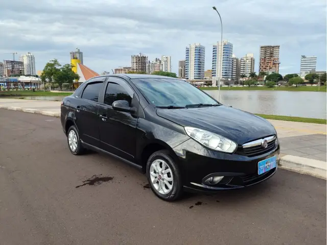 Carro Fiat Grand Siena 2013 Evo Attractive 1.4 8V (Flex)