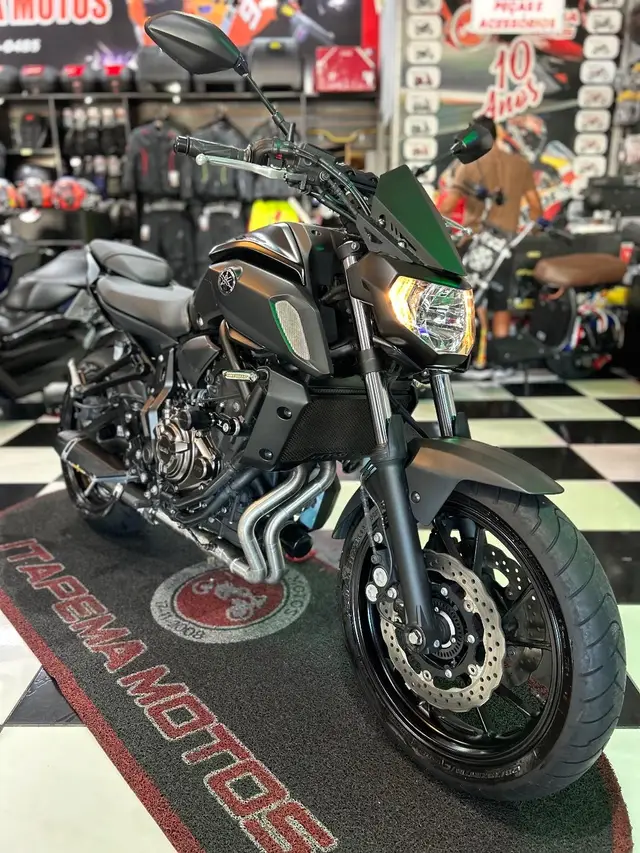 Carro Yamaha MT-07 2024 ABS