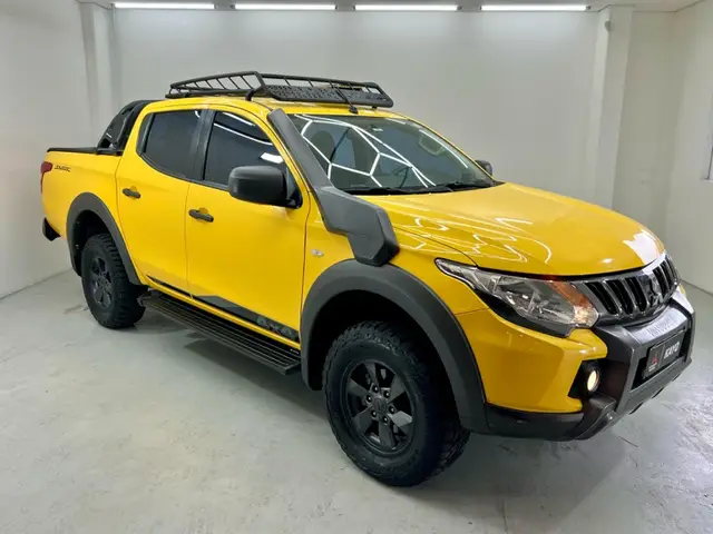 Carro Mitsubishi L200 Triton Savana 2022 Savana 2.4 Turbo 4X4 (Aut)
