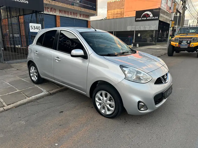 Nissan March 1.6 16V SV (Flex)