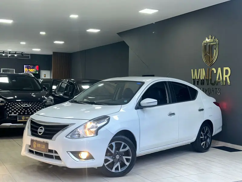 Nissan Versa 1.6 16V Unique (Flex)