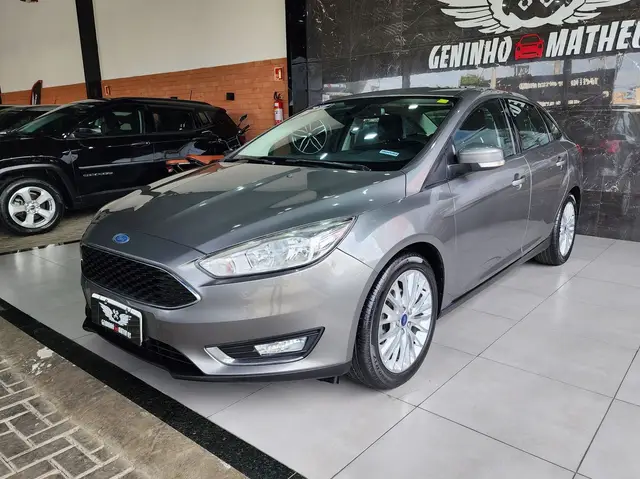 Carro Ford Focus Hatch 2017 SE Plus 2.0 PowerShift
