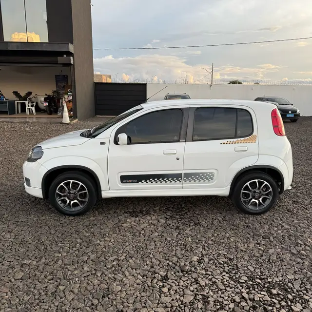 Carro Fiat Uno 2014 Sporting 1.4 8V (Flex) 4p