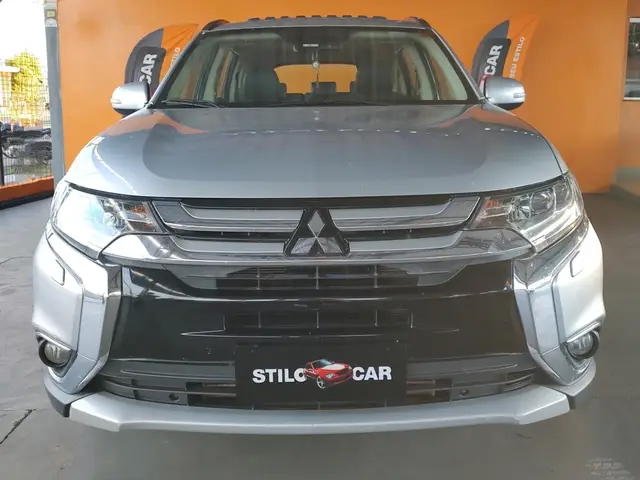 Carro Mitsubishi Outlander 2016 2.2 DI-D 4WD (Aut)