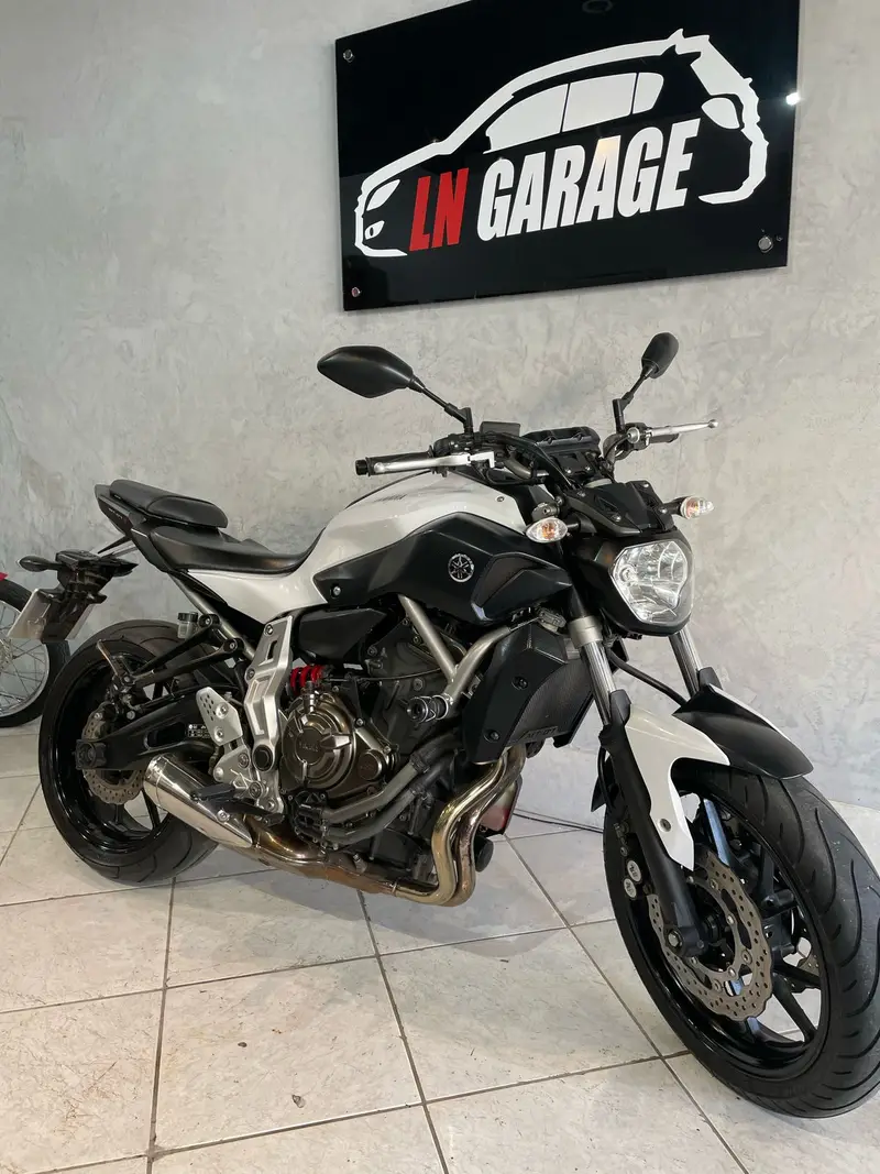 Yamaha MT-07 (STD)