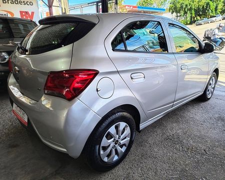 Onix 1.0 LT SPE/4