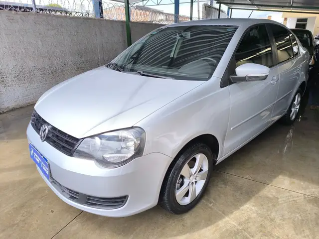 Carro Volkswagen Polo Sedan 2014 1.6 8V (Flex)