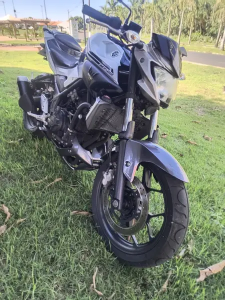 Carro Yamaha MT-03 2018 (ABS)