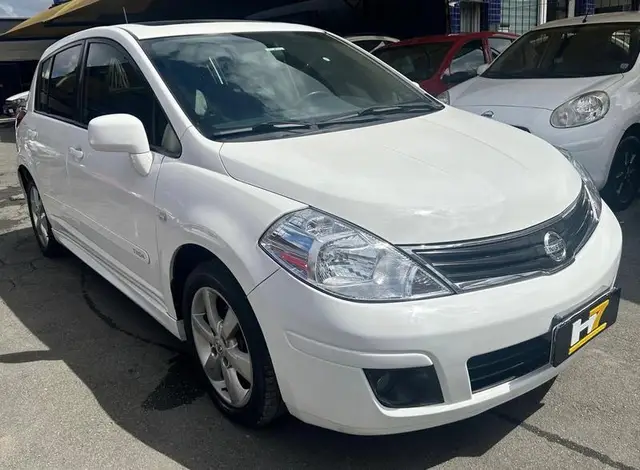 Carro Nissan Tiida 2013 SL 1.8 (flex)