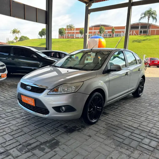 Carro Ford Focus Hatch 2009 Ghia 2.0 16V Duratec (Aut)