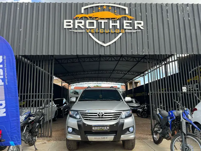 Carro Toyota Hilux SW4 2013 SR 2.7 4x2 (Flex)