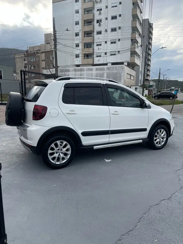 Carro Volkswagen CrossFox 2013 1.6 VHT (Flex)