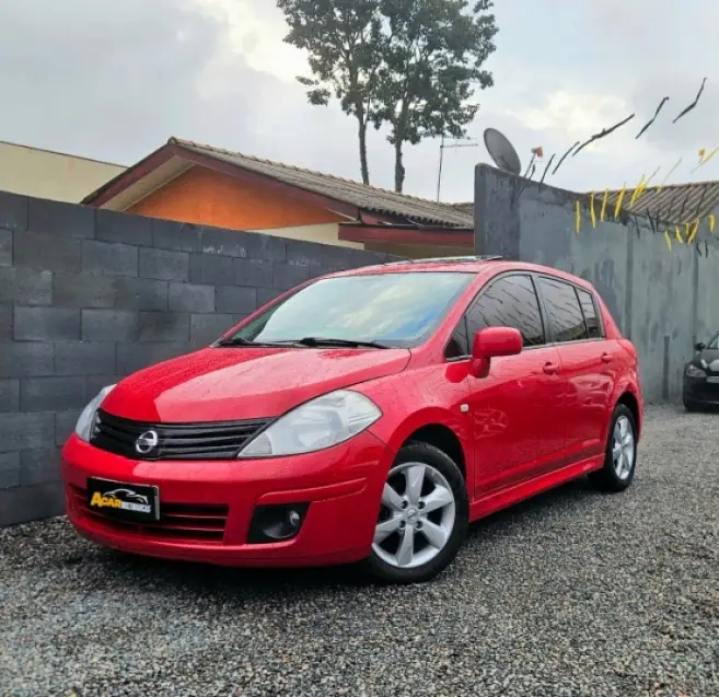 Nissan Tiida SL 1.8 (flex)