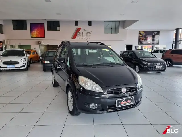 Carro Fiat Idea 2013 Attractive 1.4 8V (Flex)
