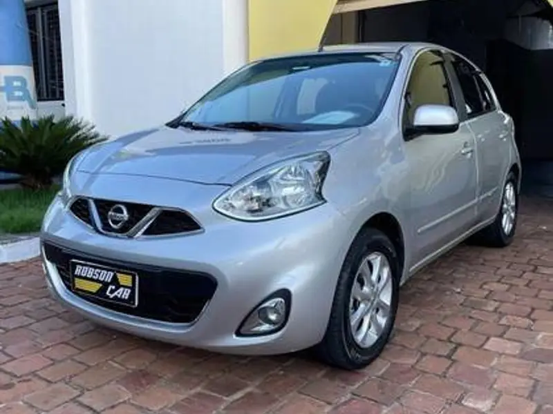 Nissan March 1.6 16V SV (Flex)