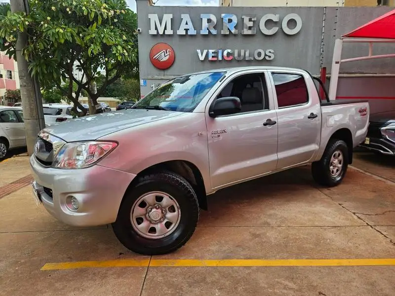 Toyota Hilux STD 4x4 2.5 (cab. dupla)