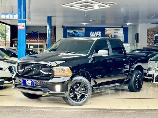 Carro RAM Classic 2023 Laramie Night Edition 5.7