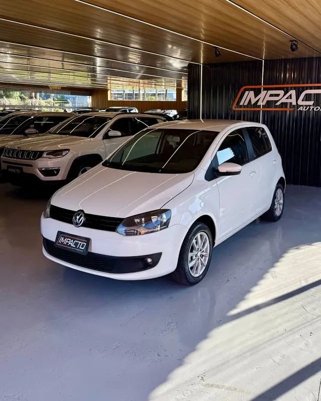 Carro Volkswagen Fox 2014 1.0 TEC (Flex) 4p