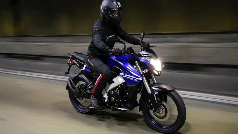 Bajaj, Shineray e Royal Enfield foram as marcas de motos que mais cresceram