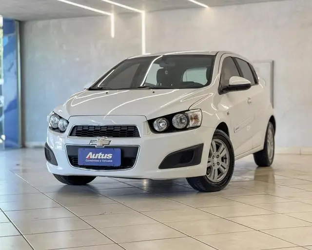 Carro Chevrolet Sonic 2013 Hatch LT
