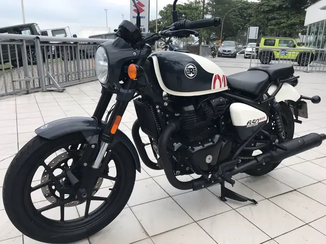 Carro Royal Enfield Super Meteor 2025 Astral