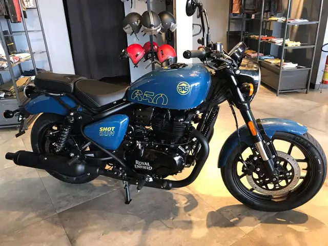 Carro Royal Enfield Super Meteor 2025 Astral