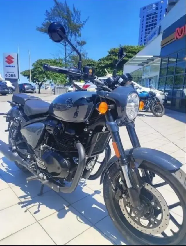 Carro Royal Enfield Super Meteor 2025 Astral