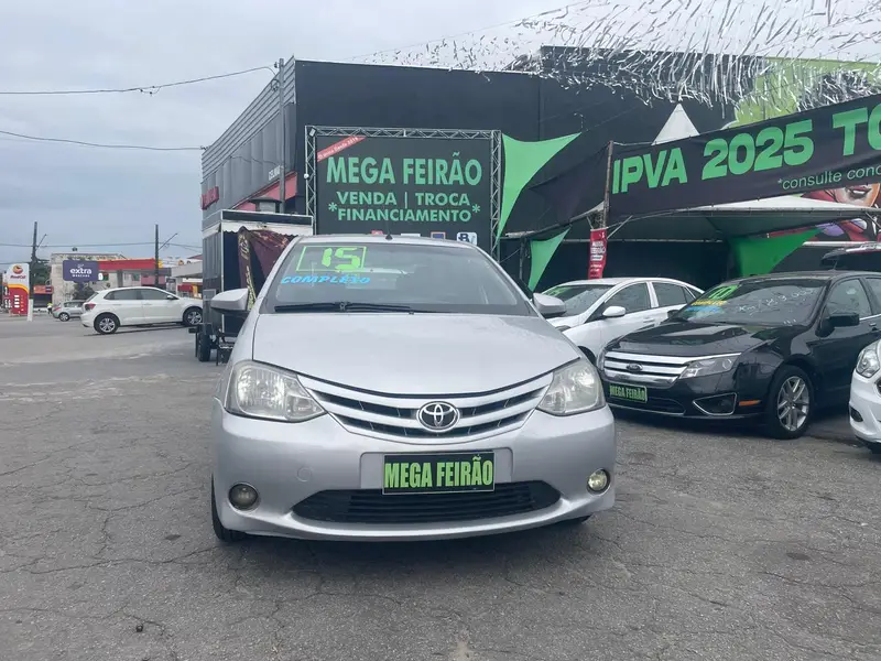 Toyota Etios Sedan X 1.5 (Flex)