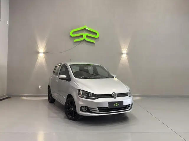 Carro Volkswagen Fox 2015 Trendline 1.0 TEC (Flex)