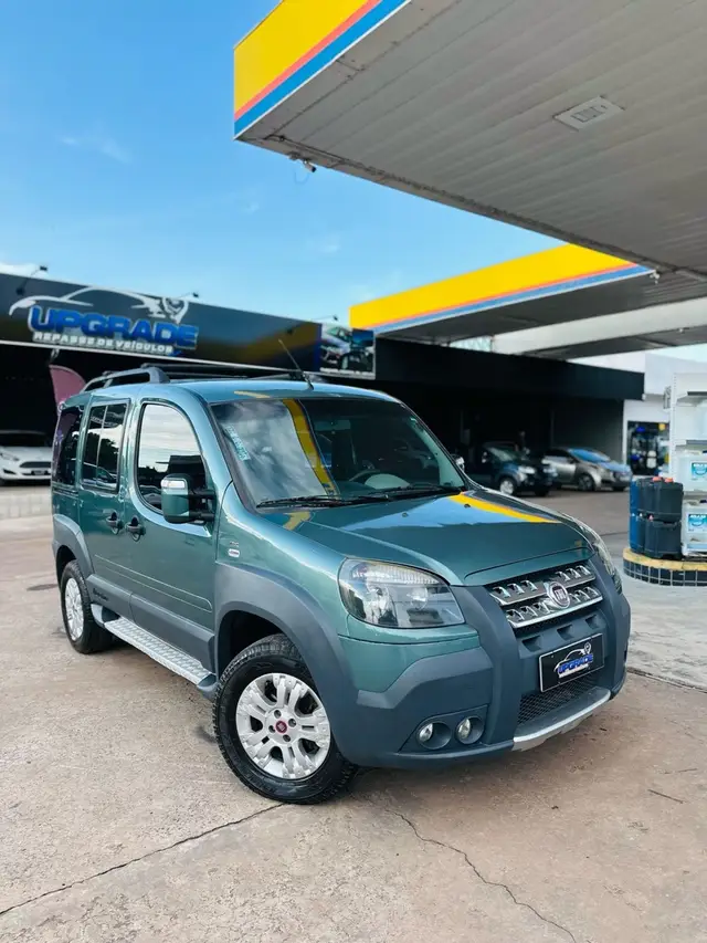 Carro Fiat Doblò 2011 Adventure Locker 1.8 16V (Flex)