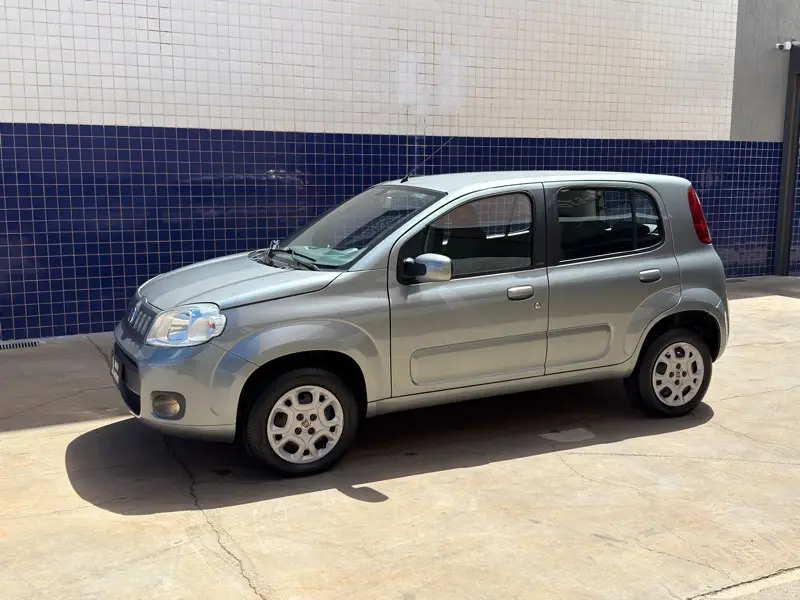 Fiat Uno Vivace 1.0 8V (Flex) 4p