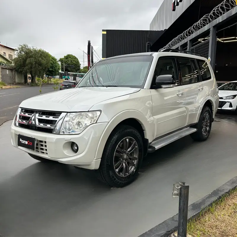 Mitsubishi Pajero Full 3.2 DI-D 5D HPE 4WD