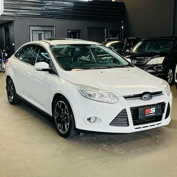 Ford Focus Hatch Titanium Plus 2.0 16V PowerShift