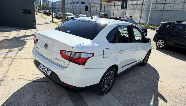 Carro Fiat Grand Siena 2014 Evo Attractive 1.4 8V (Flex)