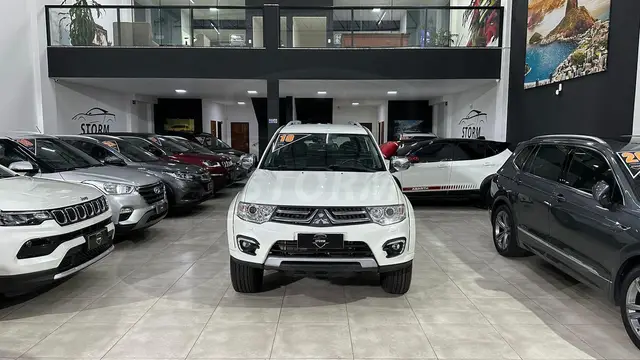 Carro Mitsubishi Pajero 2018 3.2 DI-D HPE 4WD (Aut)
