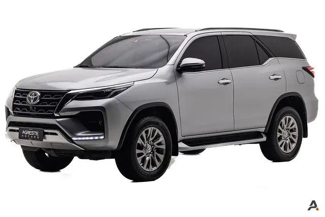 Carro Toyota SW4 2024 SRX 2.8 Turbodiesel 4x4 (Aut.) (7 Lugares)