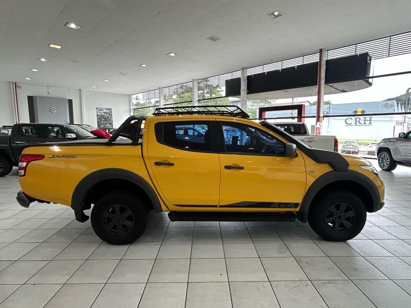 L200 Triton Savana Savana 2.4 Turbo 4X4 (Aut)